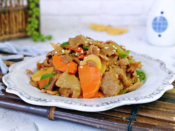 胡萝卜山药炒牛肉