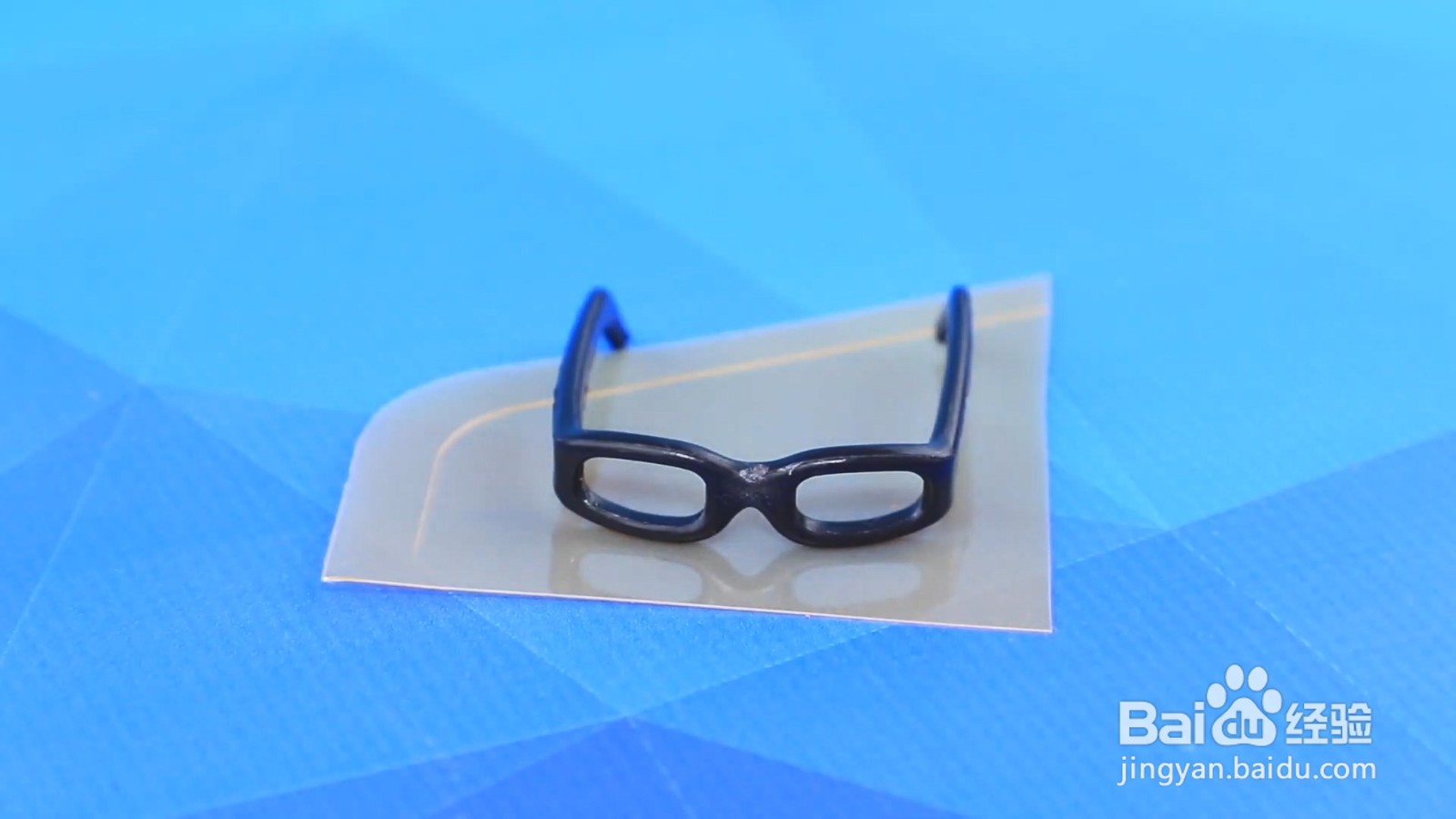 给芭比制作一副眼镜，戴上超级的自信美丽！