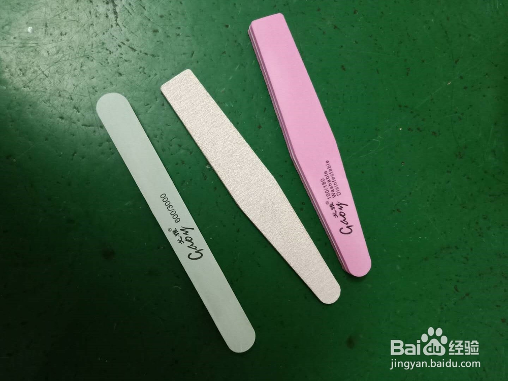 做简单的美甲款式至少需要哪些材料和工具