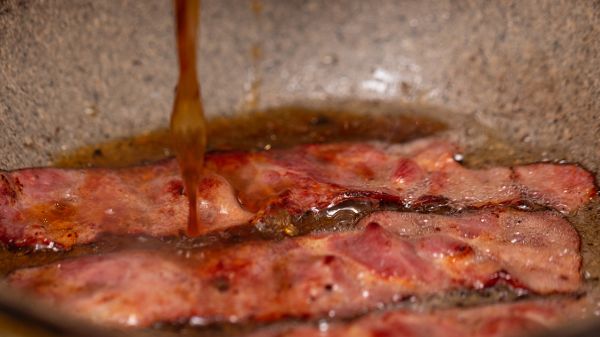 Brunch,咖啡煎培根烤小番茄+玉米粥