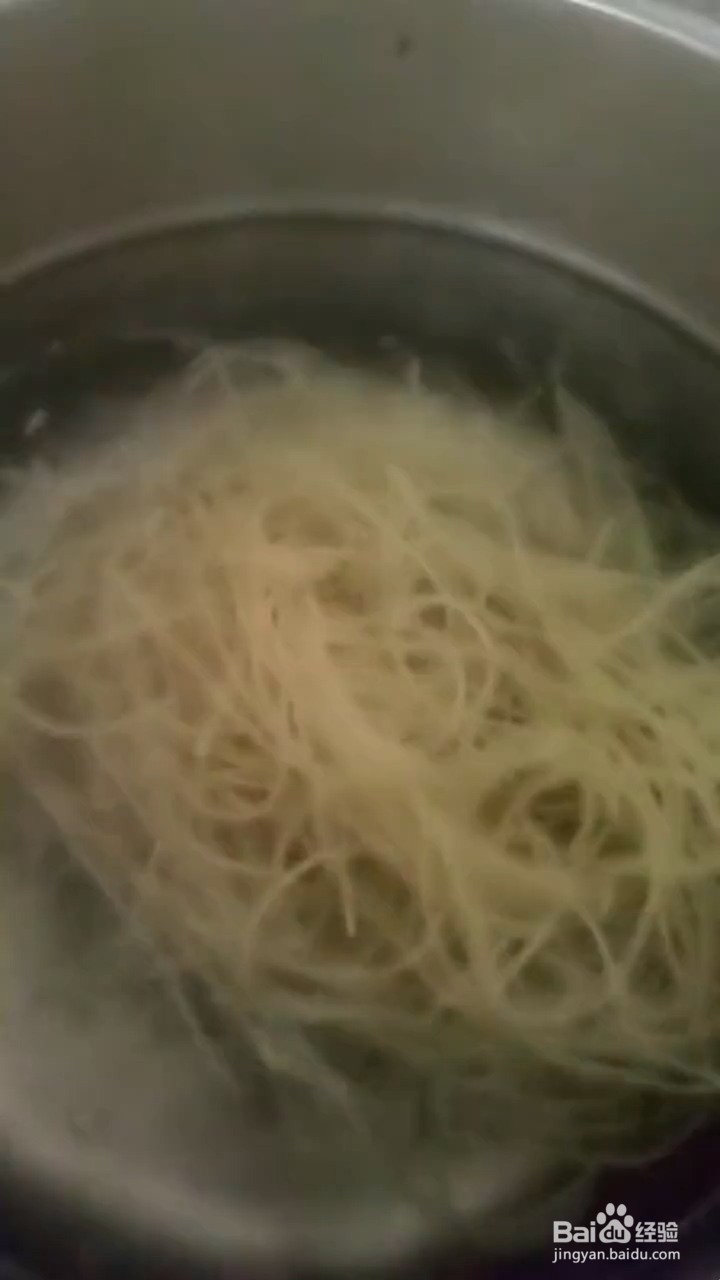 如何制作东北煮冷面?