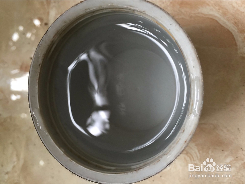 废物利用之用不要的保温瓶盖做绿萝小花盆