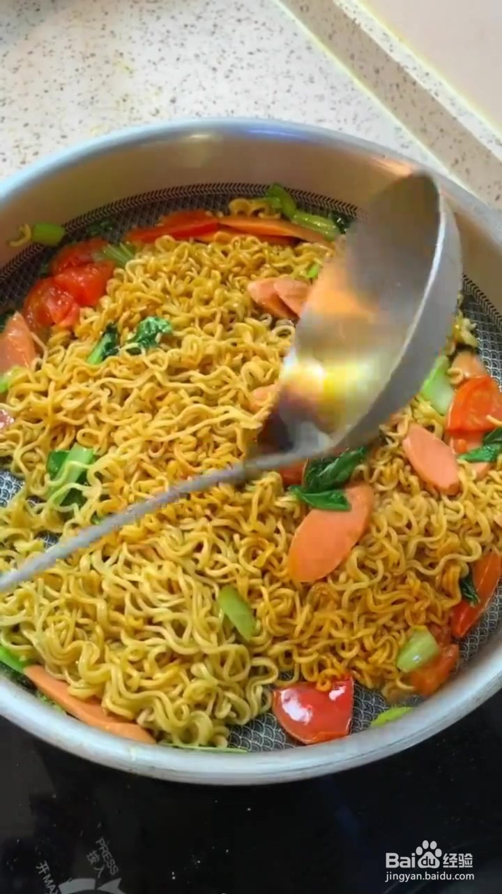 如何制作火腿炒面