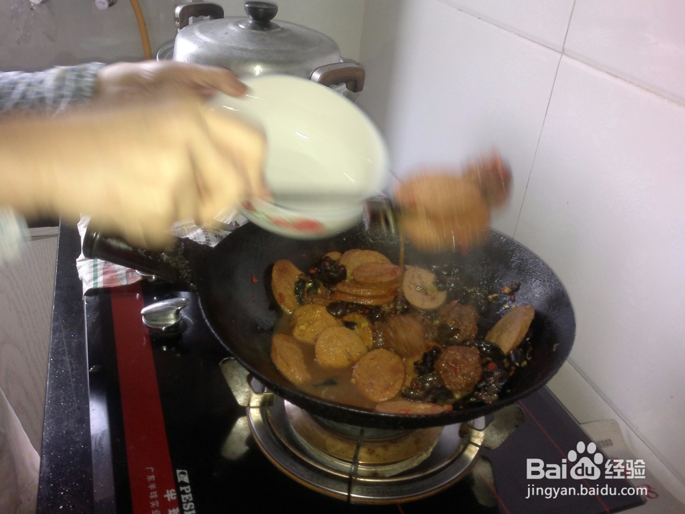 香辣木耳烧素鸡的做法