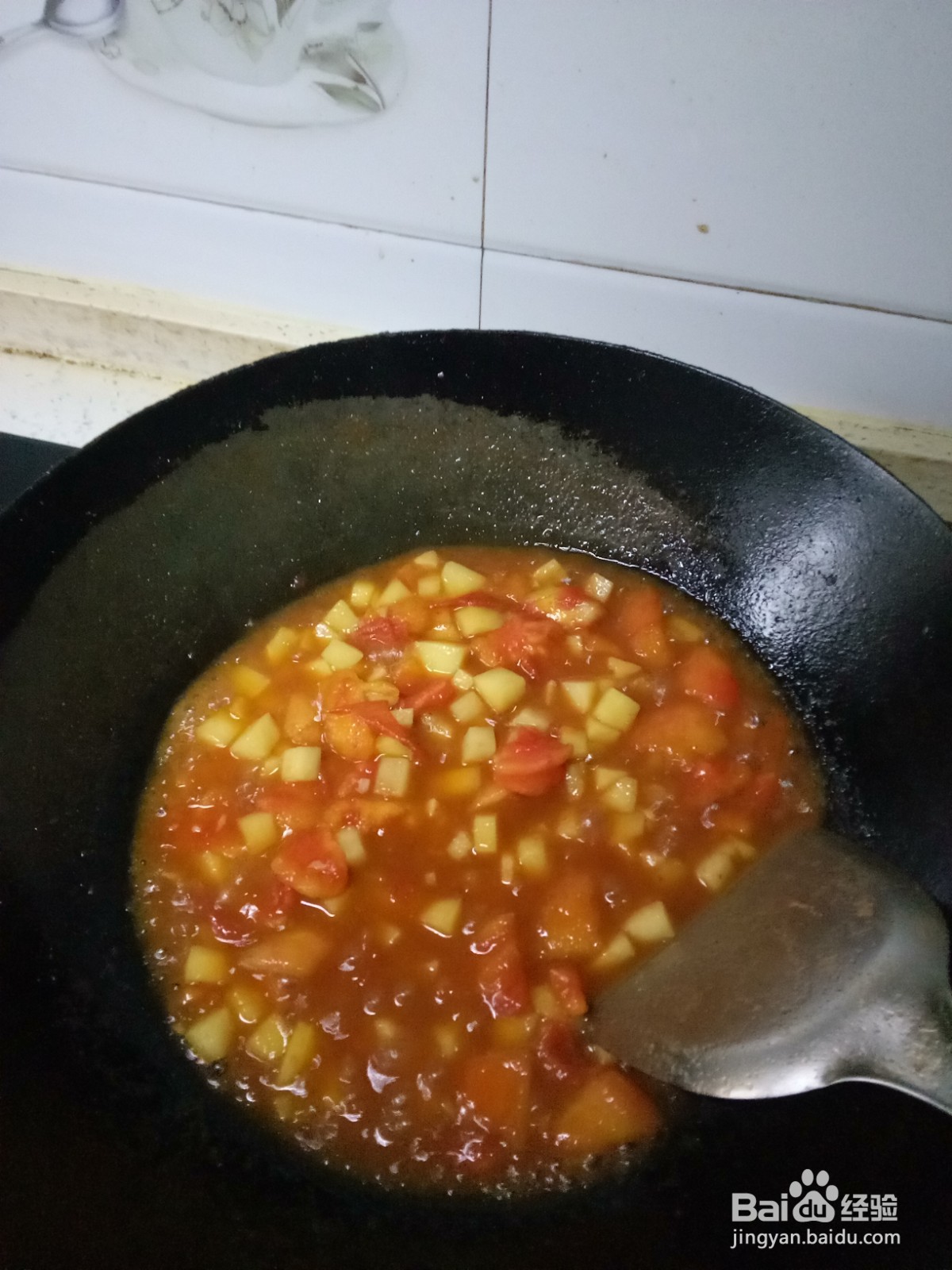 西红柿炒土豆火腿肠