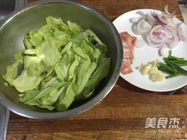 培根炒包菜的做法