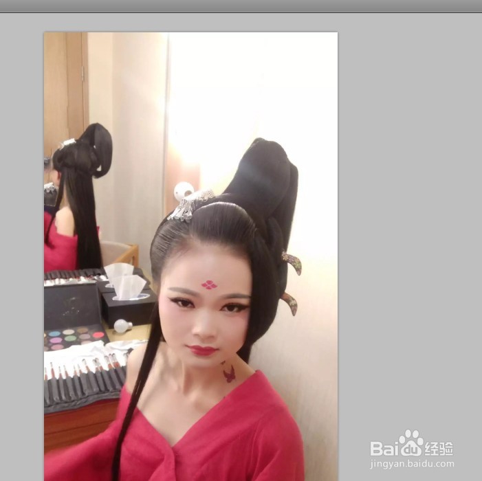 如何把照片中的人物P掉