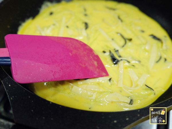 奶酪带子黄瓜烘蛋饼