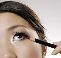 女孩子化淡妆的正规程序