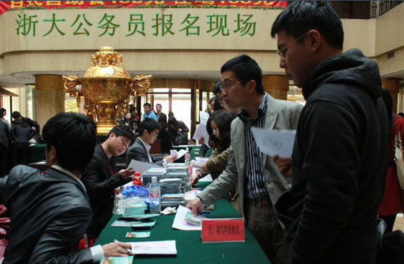 使用伪造的四级证书报考公务员一定会被审查出来吗`