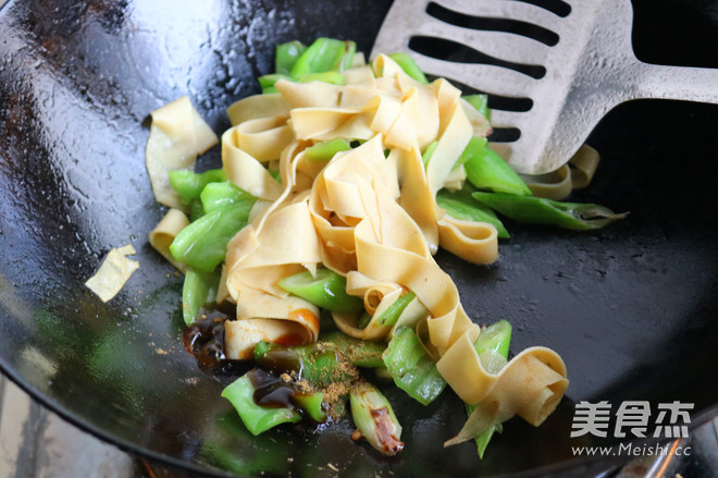 尖椒干豆腐的做法