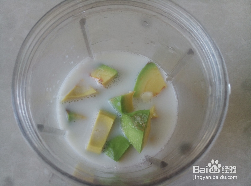 牛油果和鲜奶搭配的做法