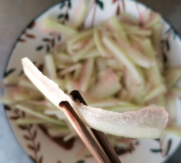 开胃凉拌西瓜皮