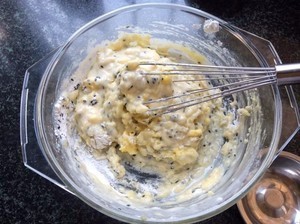 烤箱版鸡蛋麻薯粉牛奶芝麻面包怎么做？