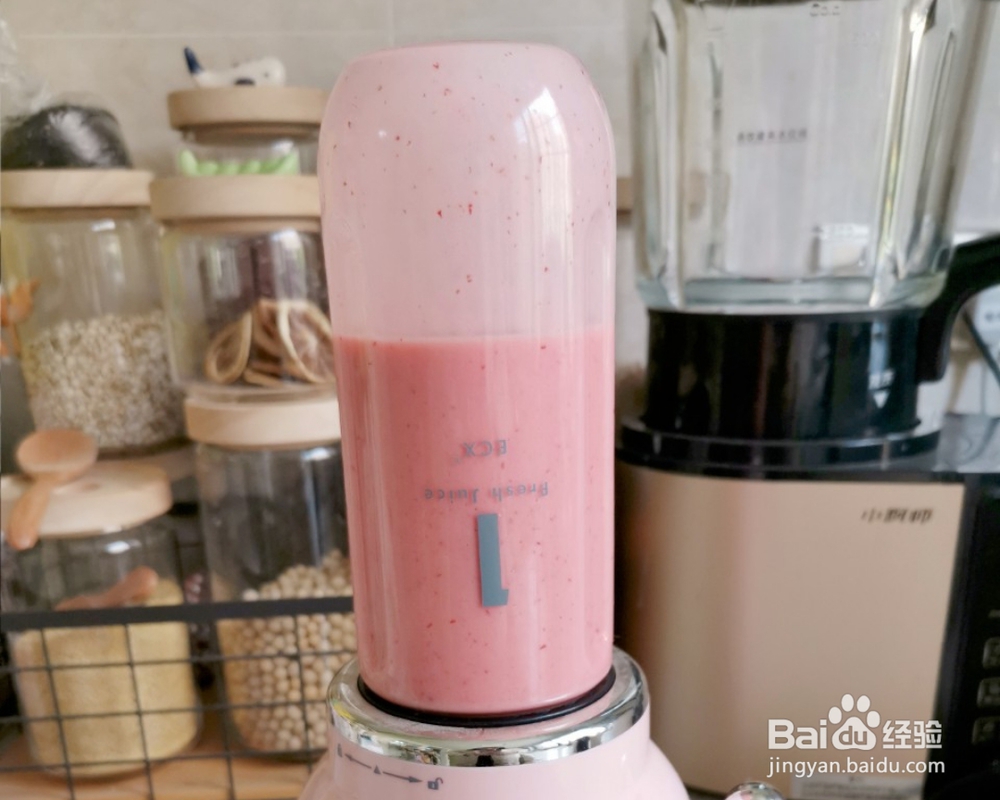 宝宝也爱吃的草莓酸奶布丁