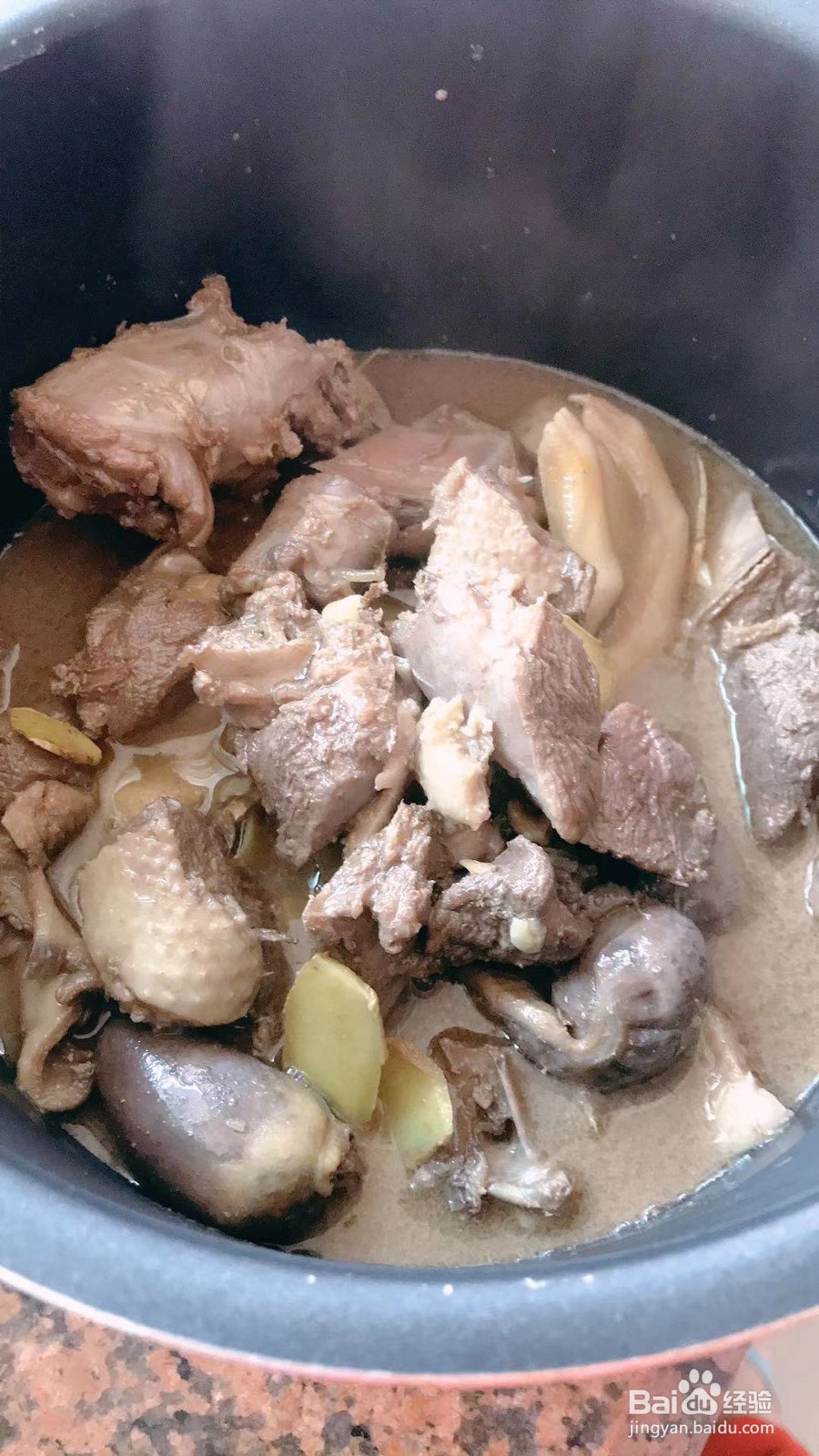 四物鸭汤的做法