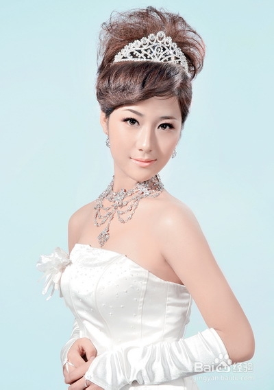 化妆造型之时尚奢华新娘发型设计