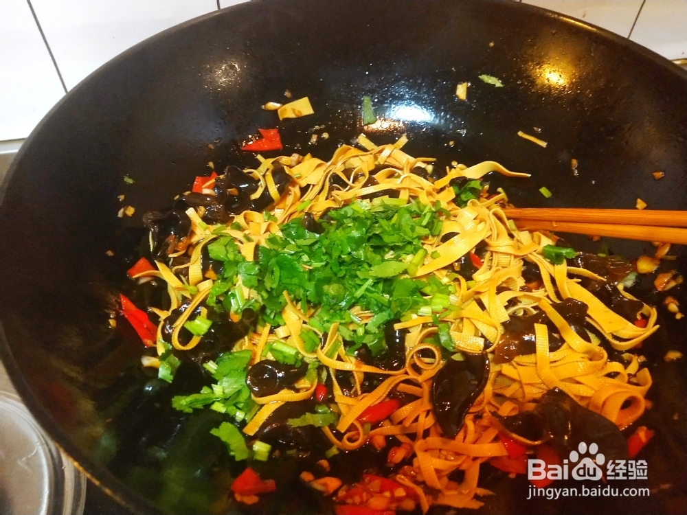 做出入味的凉拌豆皮木耳