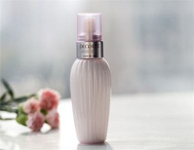 黛珂牛油果乳液里面有矿物油吗