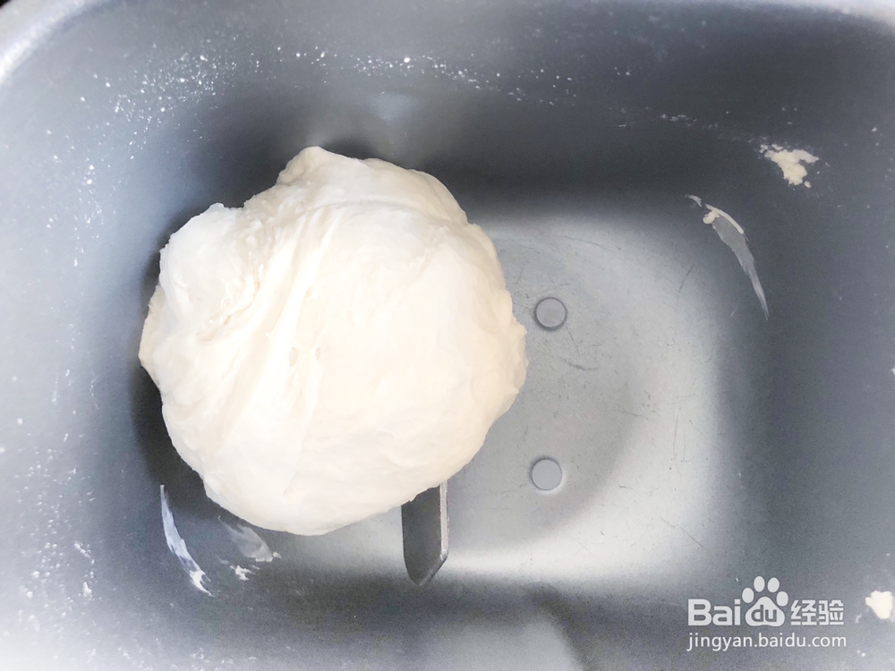 香气浓郁的芝士肉肠香葱面包