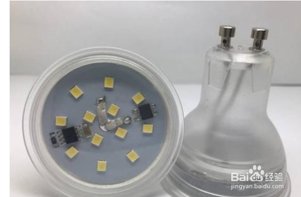 大灯透镜十字定位方法