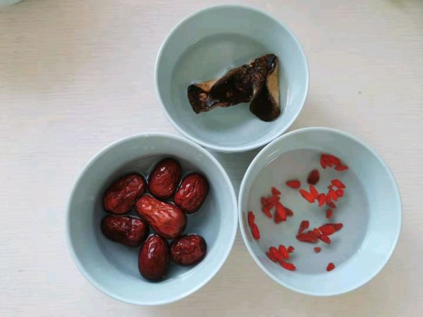 红枣银耳炖雪梨