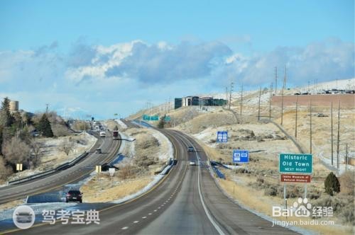 直线行驶怎么才不跑偏？4招化解扣分点。