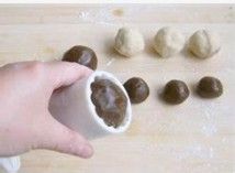 市场上最吸人的一款月饼——广式黑米月饼