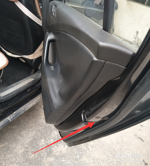 迈腾汽车怎么设置儿童锁?