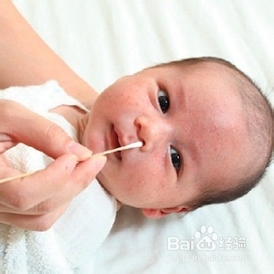 婴儿鼻屎清理方法