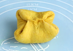 怎样制作美味的咖喱土豆培根小圆面包步骤