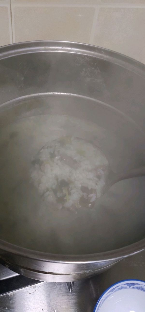 青菜瘦肉皮蛋粥