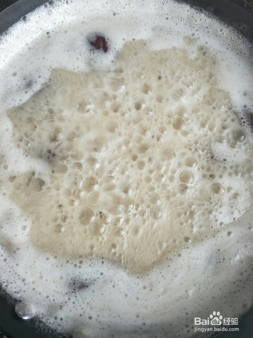 诱惑味蕾的银耳桂圆红枣枸杞汤