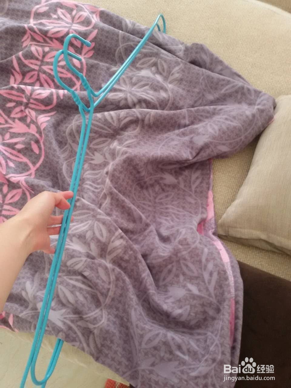 如何用普通衣架晒大被单和床单