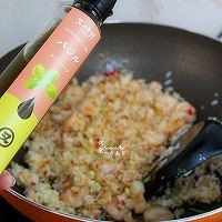 怎样制作清香罗勒虾仁炒饭