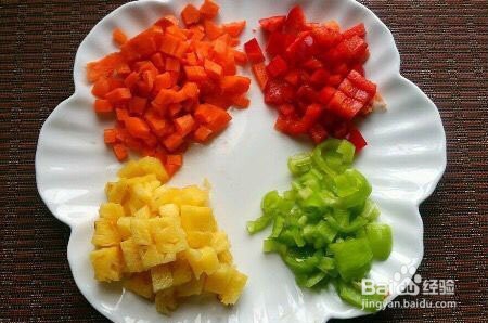 色彩丰富营养均衡的菠萝炒饭