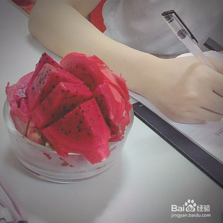 当家厨房:如何自制超美星空的水果气泡酒
