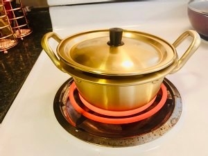 教你制作美味的辣年糕火锅