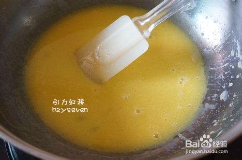 怎样做草莓彩绘戚风蛋糕卷