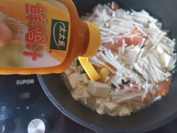 鸡汁金针菇豆腐煲