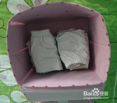 换季时如何整理孩子的衣柜，才不让它乱成一团。