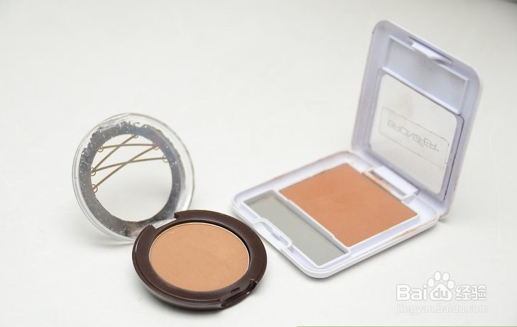 暗黑哥特风装扮如何化妆及穿着？