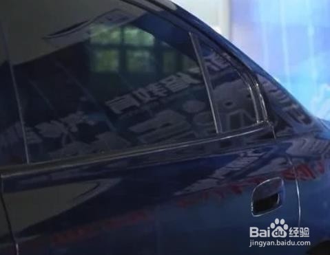 汽车童锁如何解除图示