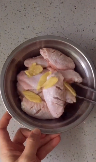 炒糖色版可乐鸡翅怎么做