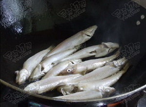 酱香沙尖鱼的做法