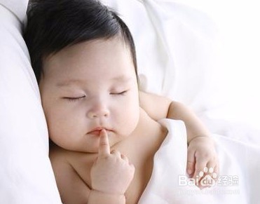 给婴儿清理眼屎时的注意事项