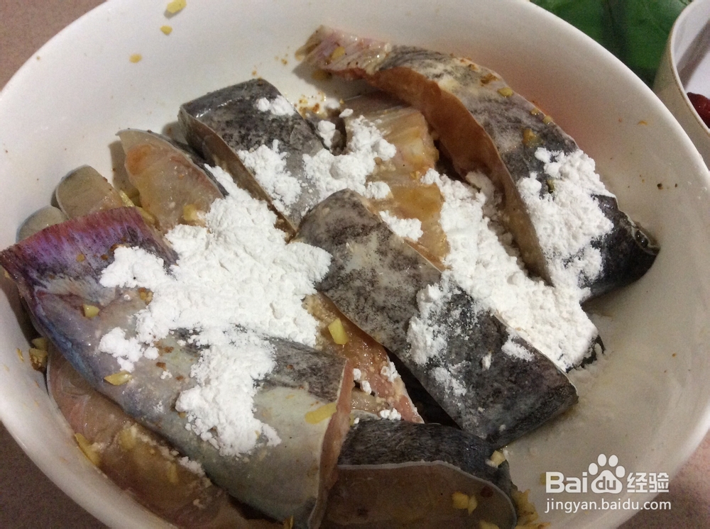 蒜子鲶鱼的做法