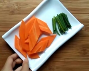 山药炒木耳 的简单制作