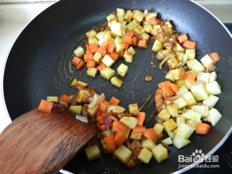 如何在家制作咖喱土豆盖饭
