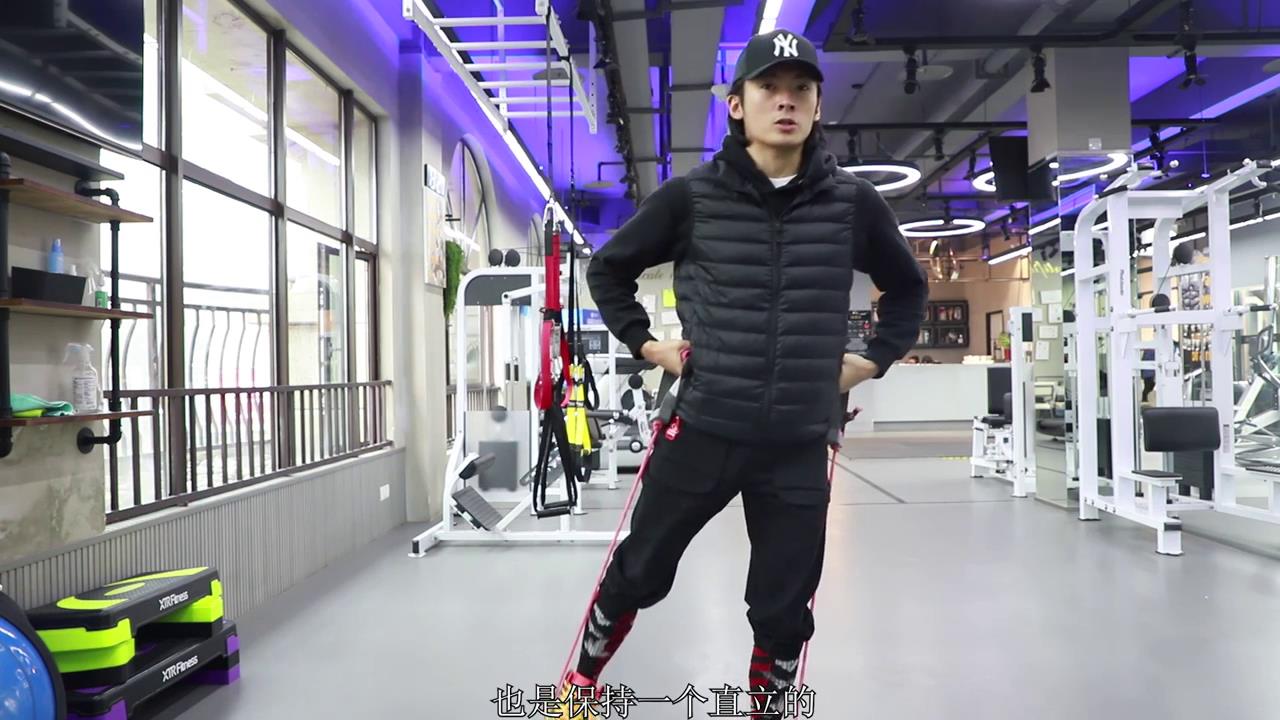 如何用弹力绳进行有效的美化臀部线条